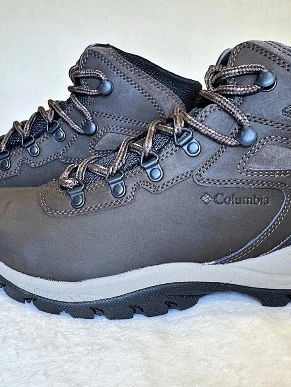 Columbia Newton Ridge Plus Women's Brown Hiking Boots US 8.5 NIB - Cordovan